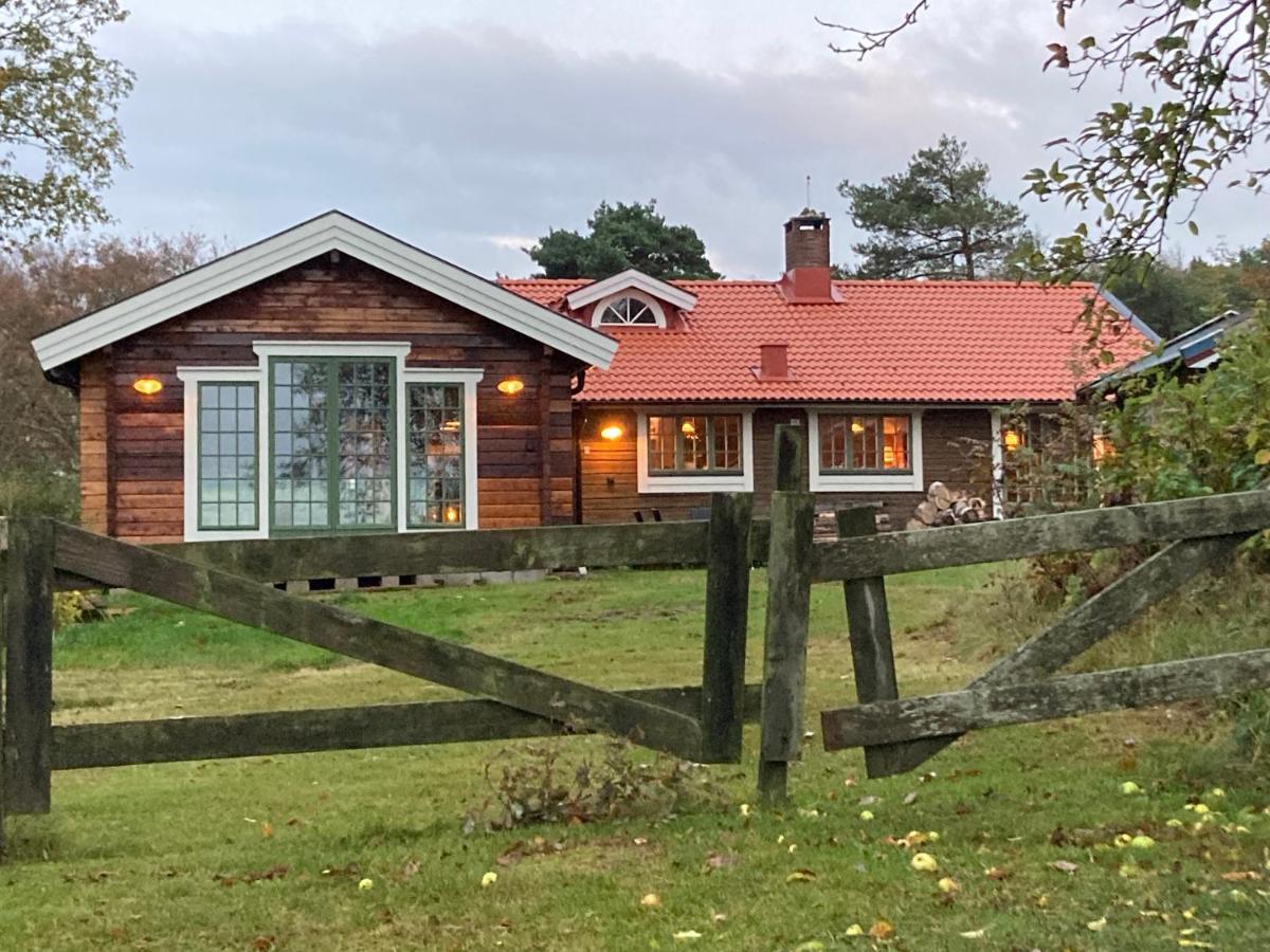 Sjoestugan Vallersvik Frillesas Exterior photo